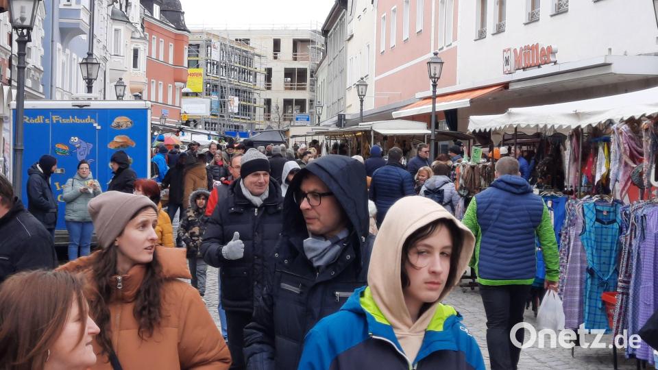 Die Fußgängerzone war voll beim Matthias-Jahrmarkt in Marktredwitz. Bild: kro
