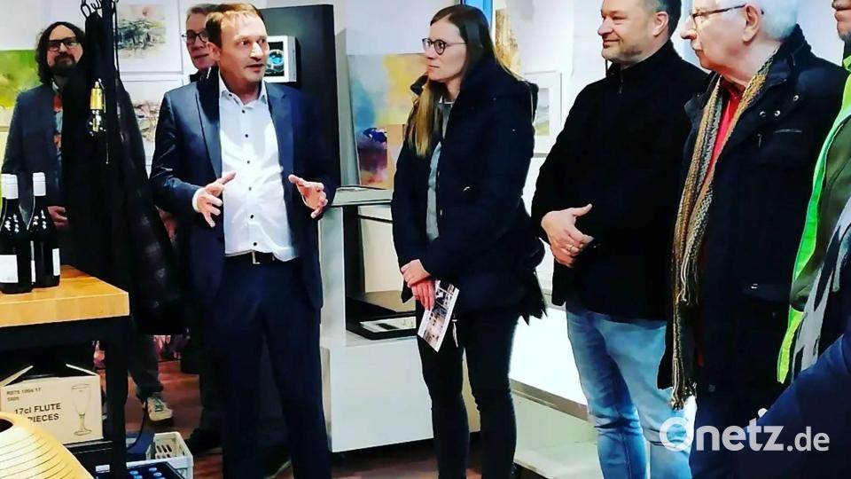 Oberbürgermeister Jens Meyer (Zweiter von links) bei der Eröffnung. Bild: Isabella Jobst, Irene Fritz/exb