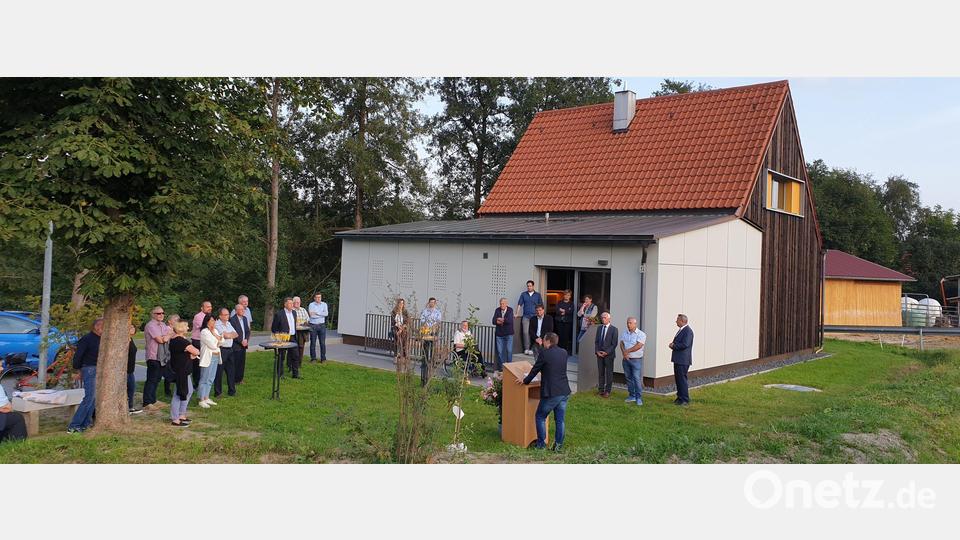 Zahlreiche Ehrengäste, Mitglieder der Kolpingfamilie und des Patenvereins Ebnath besuchten den feierlichen Abschluss der Generalsanierung des Kolpinghauses Riglasreuth. Bild: öt