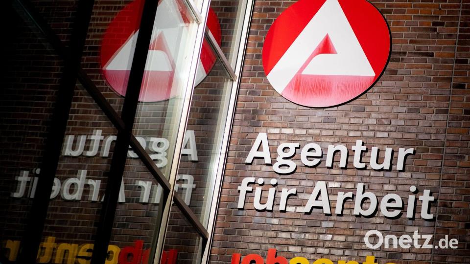 Die Arbeitslosigkeit im Landkreis Tirschenreuth hat im Februar im Vergleich zum Vormonat leicht zugenommen. Symbolbild: Hauke-Christian Dittrich/dpa