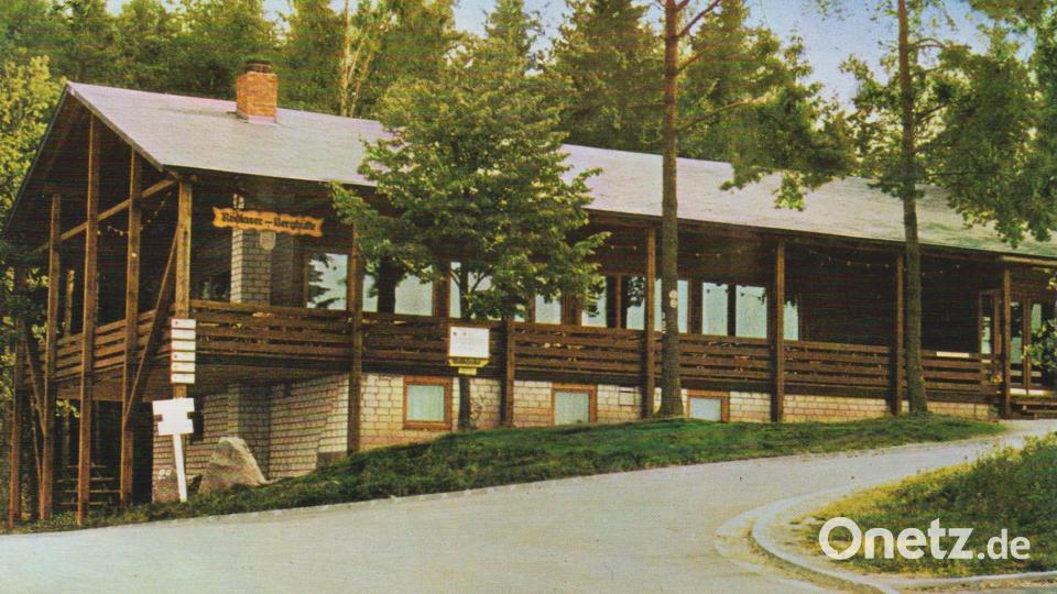 Seit über 50 Jahren ist die Rödlaser Berghütte mit dem angrenzenden Wildgehege und dem Aussichtsturm ein beliebtes Ausflugsziel. Repro: ads