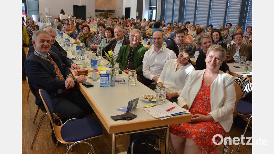 Blick auf die Ehrengäste des Landfrauentags. Bild: jr
