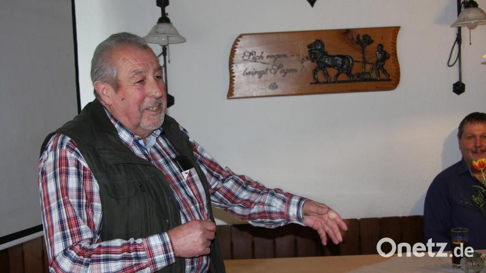 Gastredner bei der Jahreshauptversammlung des Ameisenschutzvereins war Walter Thoma aus Wiesau. In den Mittelpunkt seines Grußwortes rückte er den Naturschutz in den frühen 1970er Jahren. Bild: wro