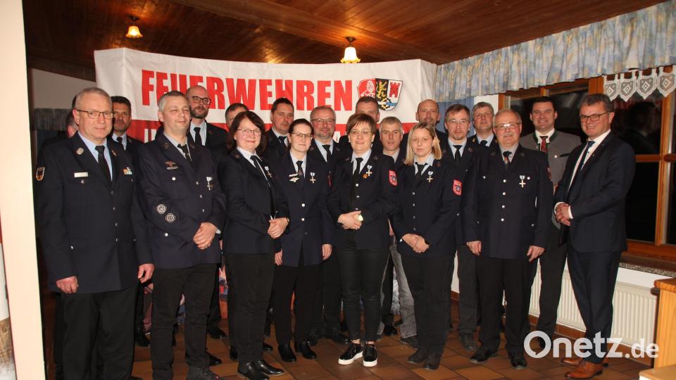 Diese Feuerwehrkameraden sind für ihren 25- jährigen Dienst ausgezeichnet worden. Bild: frd