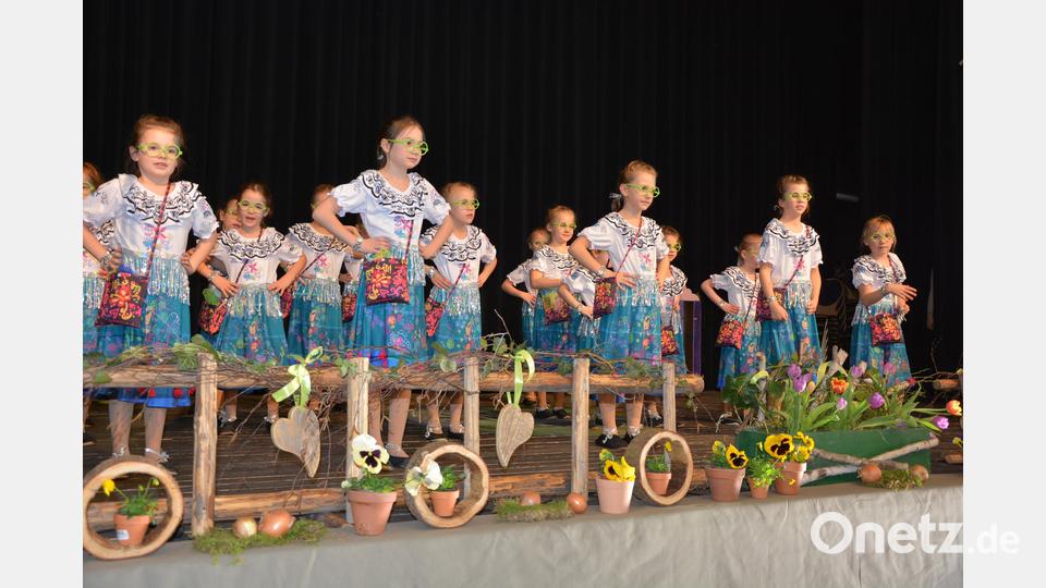 Die „Little Jumpies“ des TSV Erbendorf umrahmten den Landfrauentag mit einem Tanz. Bild: jr