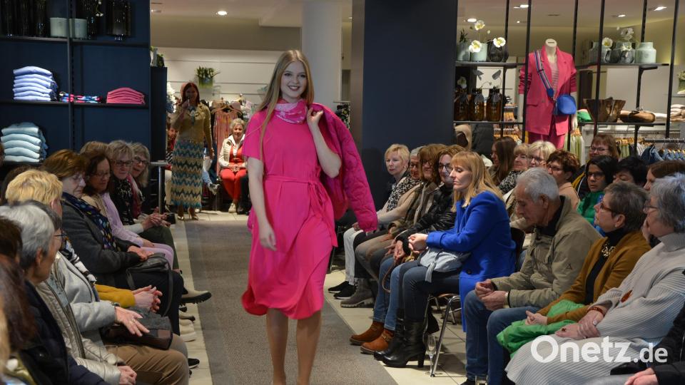 Großes Interesse fanden zwei Modenschauen im Modehaus Zeitler. Bild: jr