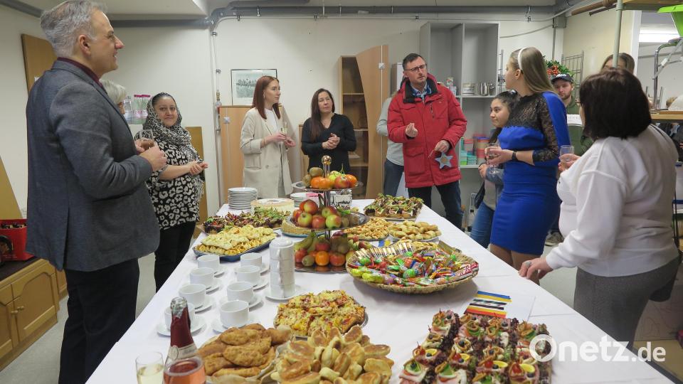 Das Buffet bot Leckerbissen aus der Ukraine und aus Syrien. Bild: jzk