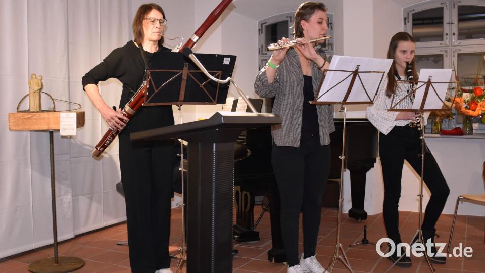 Musikerinnen der Kreismusikschule unterhielten unter Leitung von Vaclav Eichler am Klavier mit jazzigen Klängen. Bild: ubb