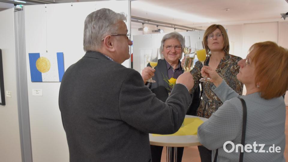 Anstoßen auf Kunst und Kultur. Bild: ubb