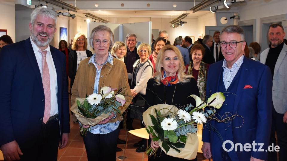 Der Laufer Bürgermeister Thomas Lang und LKK-Vorsitzende Jutta Schwarz sowie aus Tirschenreuth KVT-Vorsitzende Petra Schicker und Bürgermeister Franz Stahl (von links) eröffneten die Gemeinschaftsausstellung. Bild: ubb