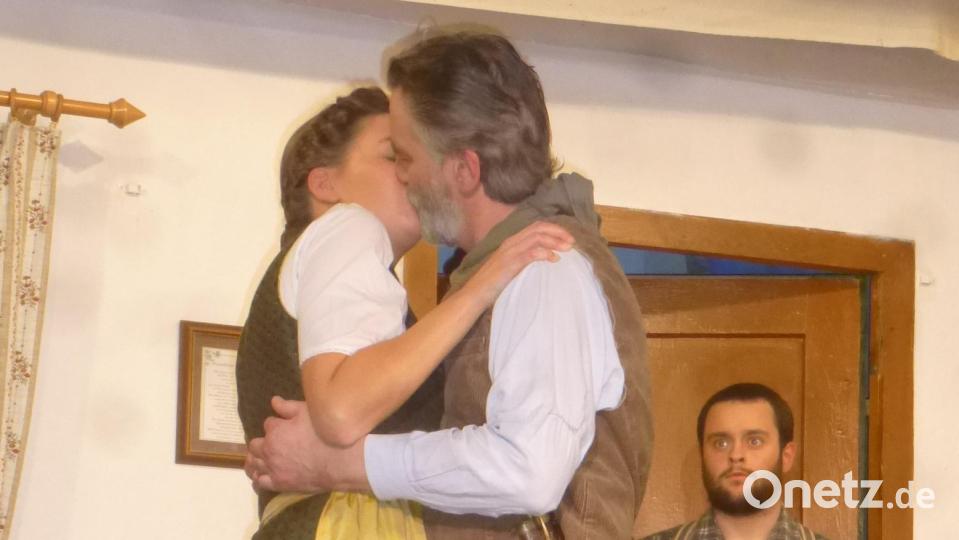 Ein Busserl für den Veit. Bild: mad