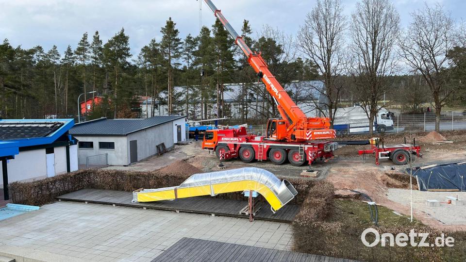 Die Arbeiten an der lange geplanten Wasserrutsche haben nun begonnen. Bild: sne
