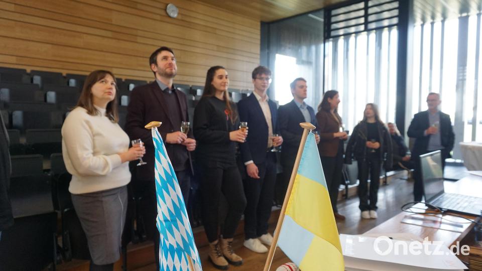 Die Stipendienübergabe fand im kleinen, aber feierlichen Rahmen an der OTH AmbergWeiden statt. Bild: Misch/OTH Amberg-Weiden