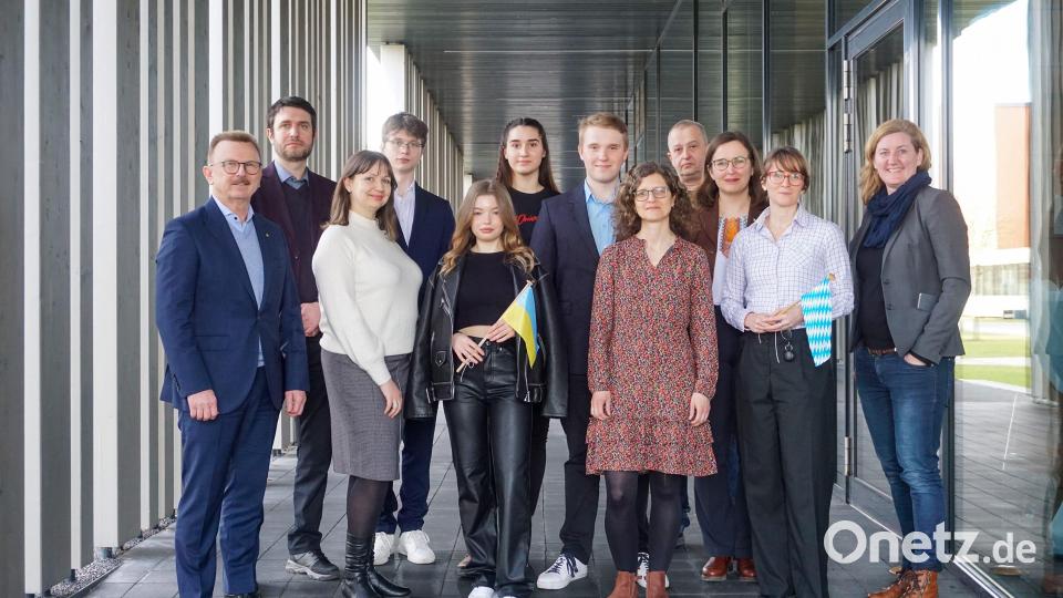 Die Teilnehmenden der Stipendienübergabe. Bild: Misch/OTH Amberg-Weiden