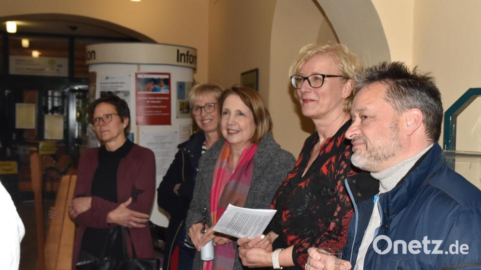 Besucher der Vernissage: Anke Reiss, Sabine Zeidler, Annette Karl, Bettina Hahn und Ali Zant. Bild: hcz