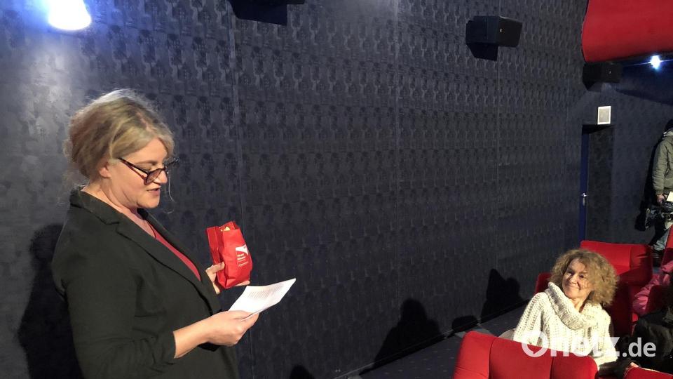 In ihrer kurzen Ansprache beleuchtete Petra Thomas den Internationalen Frauentag. Bild: wro