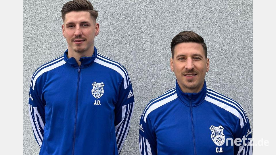 Auch nächste Saison werden Christoph Bäumler (r.) und Jonas Dotzler als Trainer der ersten Mannschaft des TuS Rosenberg agieren. Bild: srm