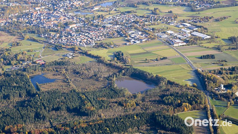Wegen der geplanten Ziegler-Ansiedlung südlich von Tirschenreuth an der B15 rund um den Engelmannsteich finden momentan Erkundungsbohrungen statt. Daher muss für die nächsten Wochen ein Teil des Vizinalbahnradweges gesperrt werden. Archivbild: mür