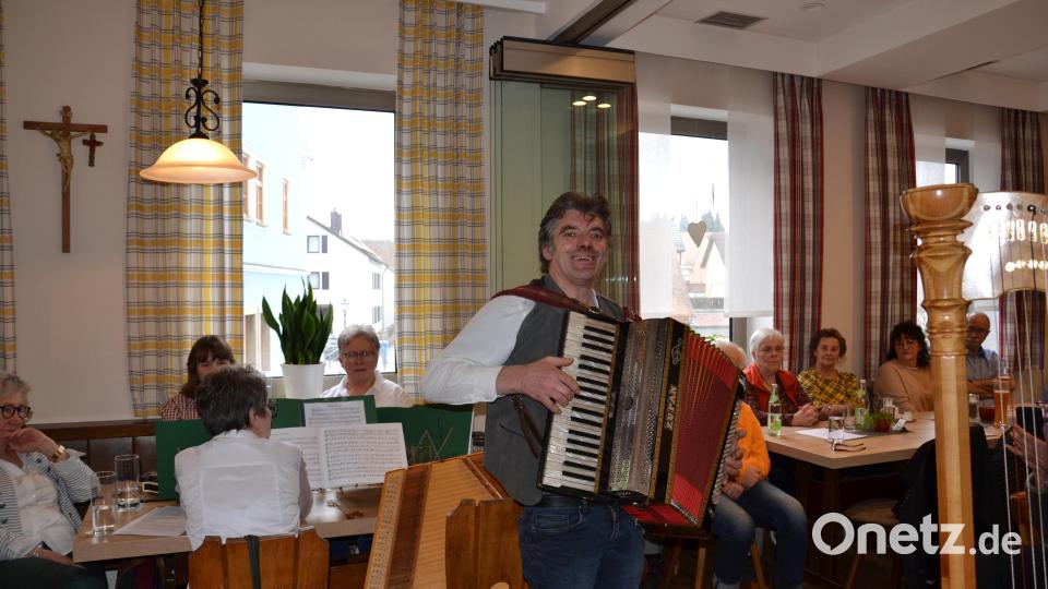 Hans Meckl aus Altentreswitz ist bei jedem Musikantentreffen in Moosbach dabei. Bild: gi