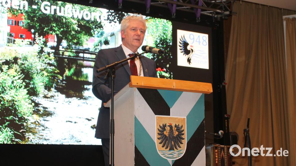 Bürgermeister Robert Lindner: &quot;Ehrenamt ist Arbeit, die nicht bezahlt wird, sondern Arbeit, die unbezahlbar ist.&quot; () Bild: pi