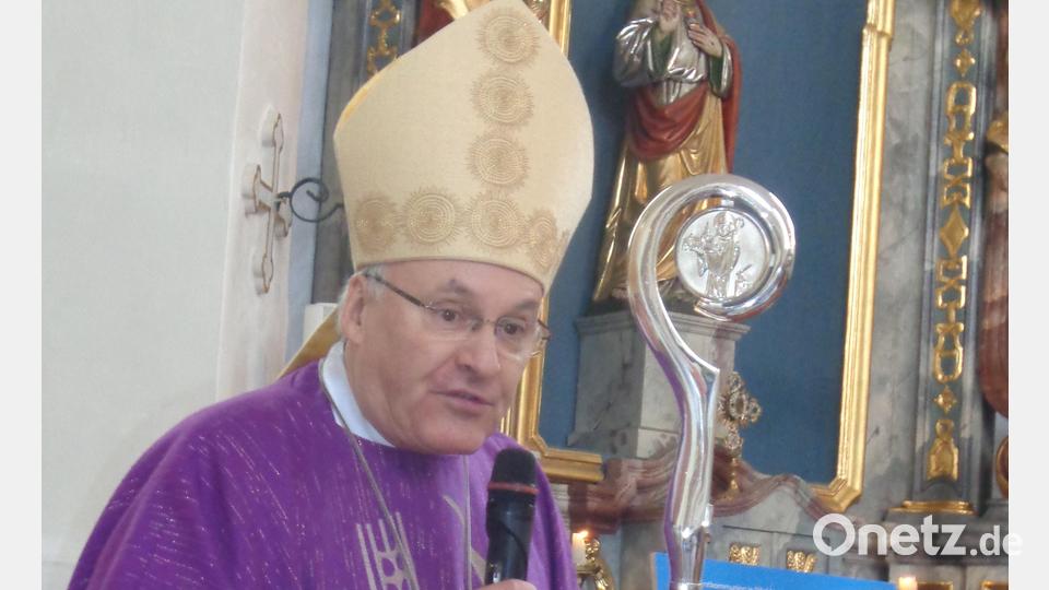 &quot;Ich bin gekommen, um Danke und Vergelt&#039;s Gott zu sagen an Pfarrer Eugen Wismeth und an alle, die ihn unterstützen, dass die Pfarrei lebendig bleibt&quot;. (Bischof Rudolf Voderholzer) Bild: amö