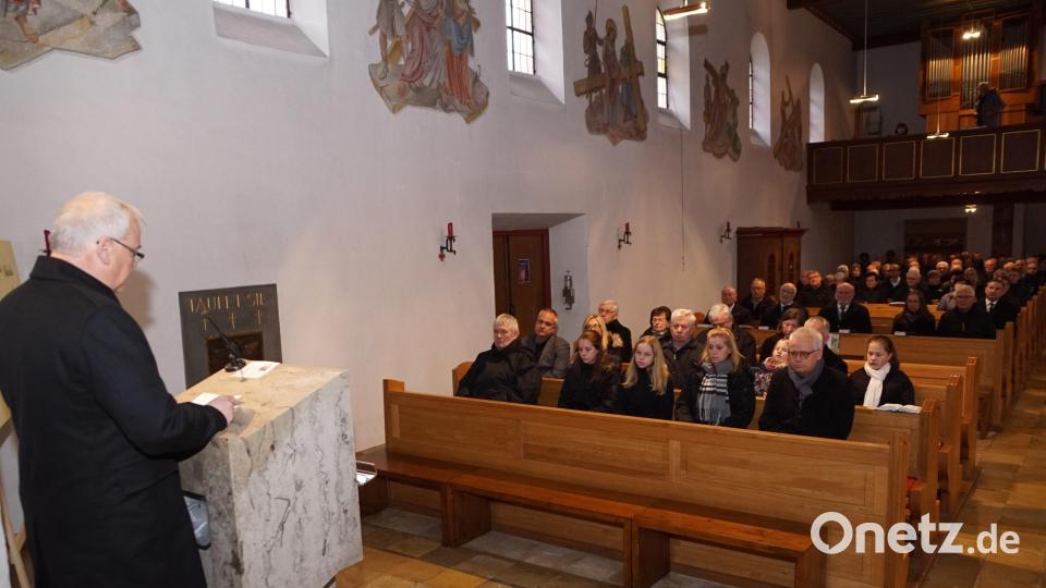 Stellvertretender Landrat Günter Kopp hob die großen Verdienste von Hermann Melzner auf Kreisebene heraus. Sein Rat war nicht nur im Kreistag gefragt. Bild: bkr