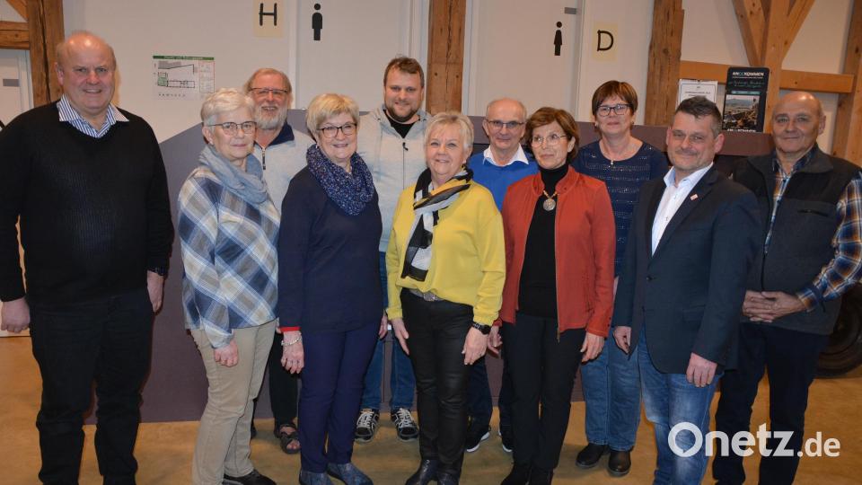 Mit dieser Mannschaft geht der KAB-Kreisverband Stiftland in die kommenden vier Jahre: (von links) Thomas Pinzer, Sigrid Schwan, Kreispräses Pater Benedikt Leitmayr, Gudrun Sirtl, Johannes Pinzer, Lisa Kien, Klaus Friedrich, Maria Spachtholz, Doris Härtl, KAB-Diözesanpräses Markus Nickl und Hubert Kraus. Bild: jr