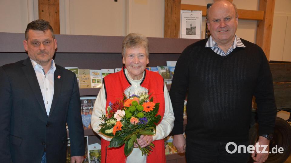 KAB-Auszeichnungen gab es für Angela Hetz und Thomas Pinzer. Diese überreichte KAB-Diözesansekretär Markus Nickl (links). Bild: jr