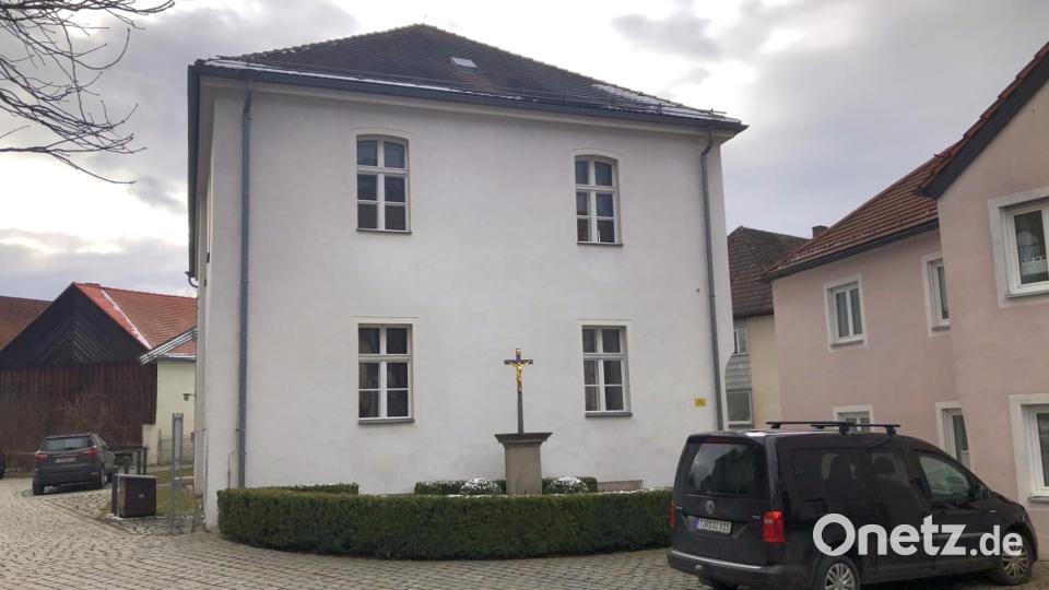 Die Pfarrbücherei Falkenberg befindet sich im ersten Stock des Pfarrheims nahe der Pfarrkirche. Bild: wro