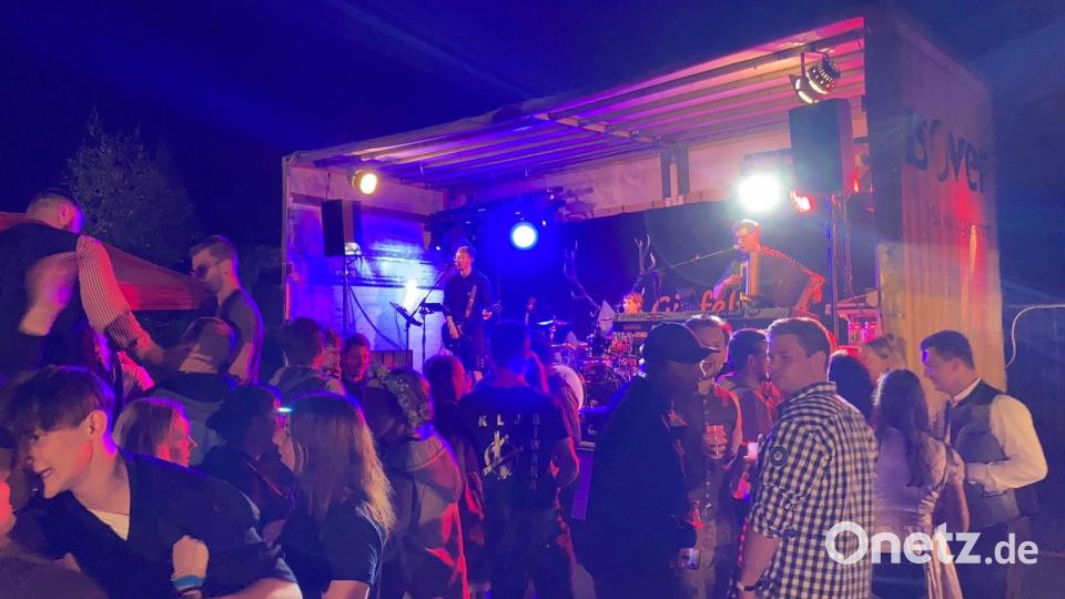Mächtig Stimmung beim Open-Air der KLJB machte das Gipfel-Trio aus Speichersdorf. Bild: ui