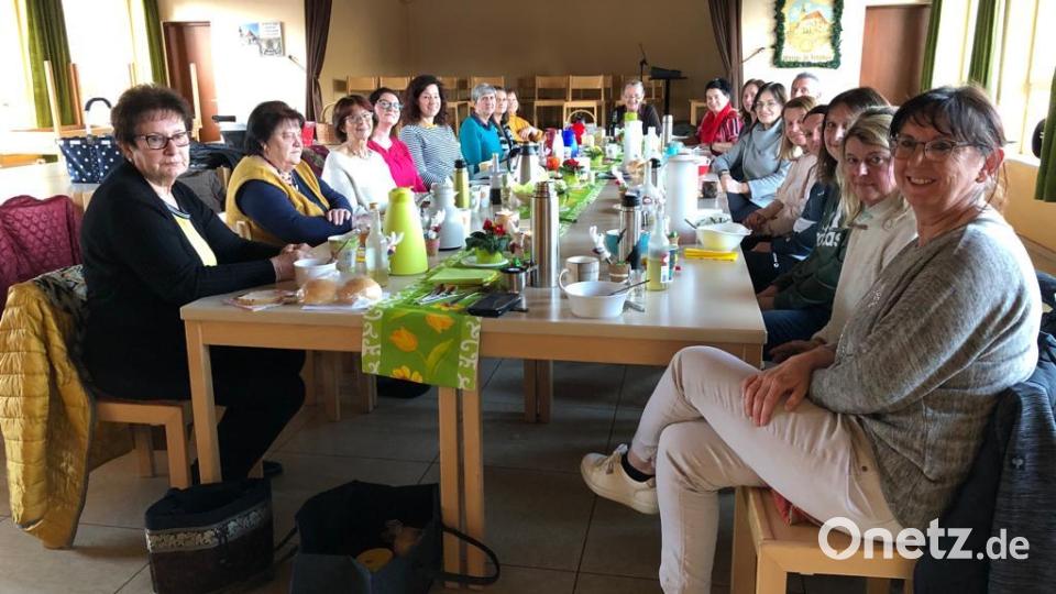 Teilnehmer, im Hintergrund Johanna Eisner links und Sieglinde Herzing. Bild: KAB/exb