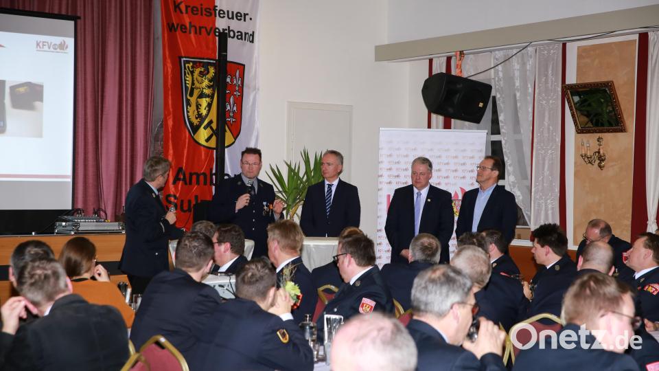 stefan Reindl (links) bei der Fragerunde mit den Vertretern aus der Politik, Florian Junkes, CSU-Landtagsabgeordnetem Harald Schwartz, Landrat Richard Reisinger und Bezirksrat Richard Gaßner. Bild: egl