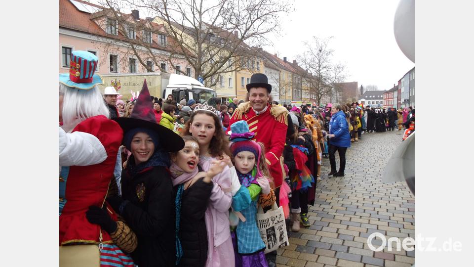 Schnappschüsse von der Weltrekordpolonaise in Hirschau. Bild: u