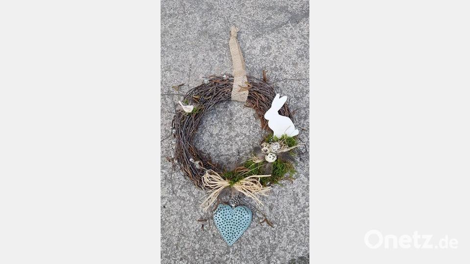 Kreativ-Angebote im Steinwaldnetz (Frühlingskranz) Bild: Eva Neugirg/exb