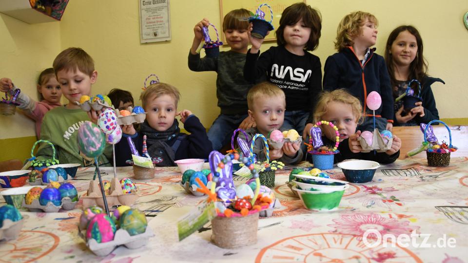 Viel Spaß hatten die &quot;Zaunkönige&quot; beim Färben und Bemalen der Eier im Gartenhaus des Obst- und Gartenbauvereins. Bild: hcz