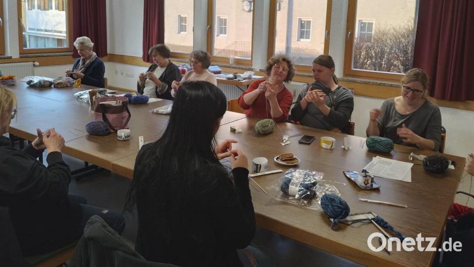 Kreativ-Angebote im Steinwaldnetz / Sockenstrickkurs Bild: Eva Neugirg/exb