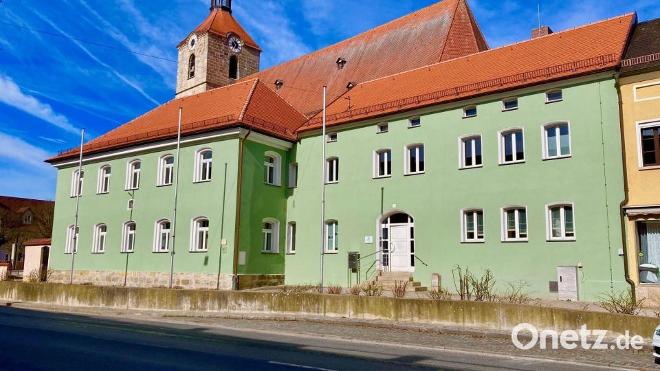 Im ehemaligen Kloster der Armen Schulschwestern mitten in Hahnbach ist nach zwölfjährigem Leerstand im ersten Stock der Pfarrsaal eingerichtet worden. Bild: mma