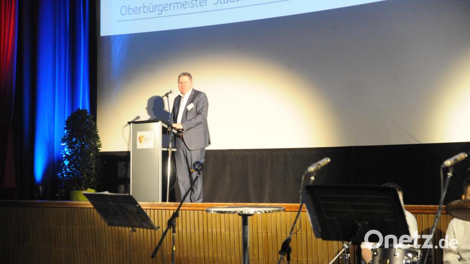 OB Michael Cerny: &quot;Wir erwarten weiterhein eine angemessene Förderung unserer Schulen durch den Freistaat.&quot; Bild: Andreas Brückmann