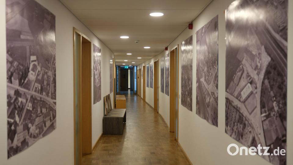 Die Ausstellung „Vor 66 Jahren – Eintauchen in die Schwandorfer Geschichte&quot; ist im Schwandorfer Rathaus noch bis September zu sehen. Bild: Hirsch