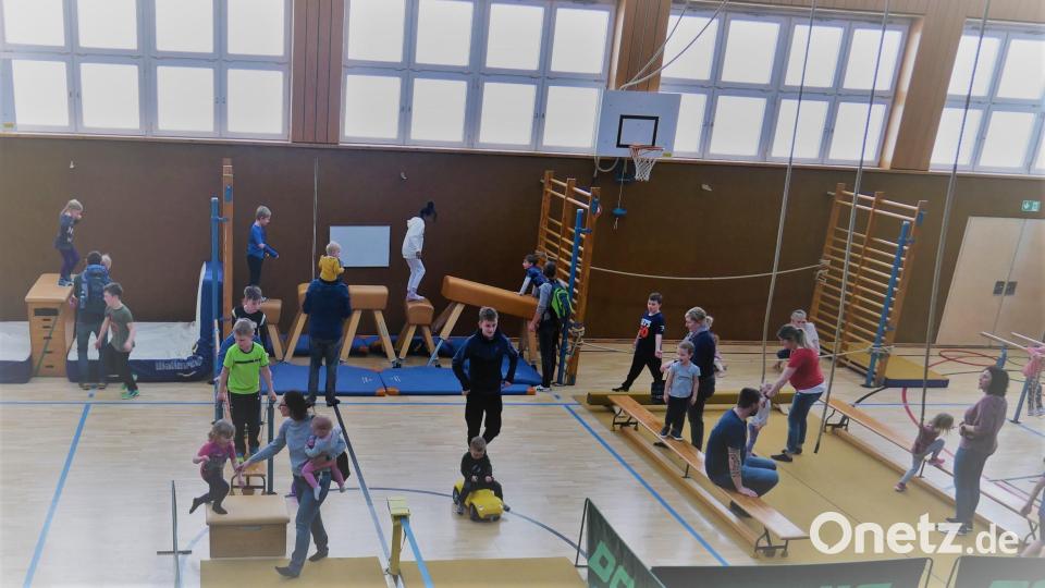 Die Eslarner Schulturnhalle glich am vergangenen Wochenende einem großen Spielplatz. Bild: gz