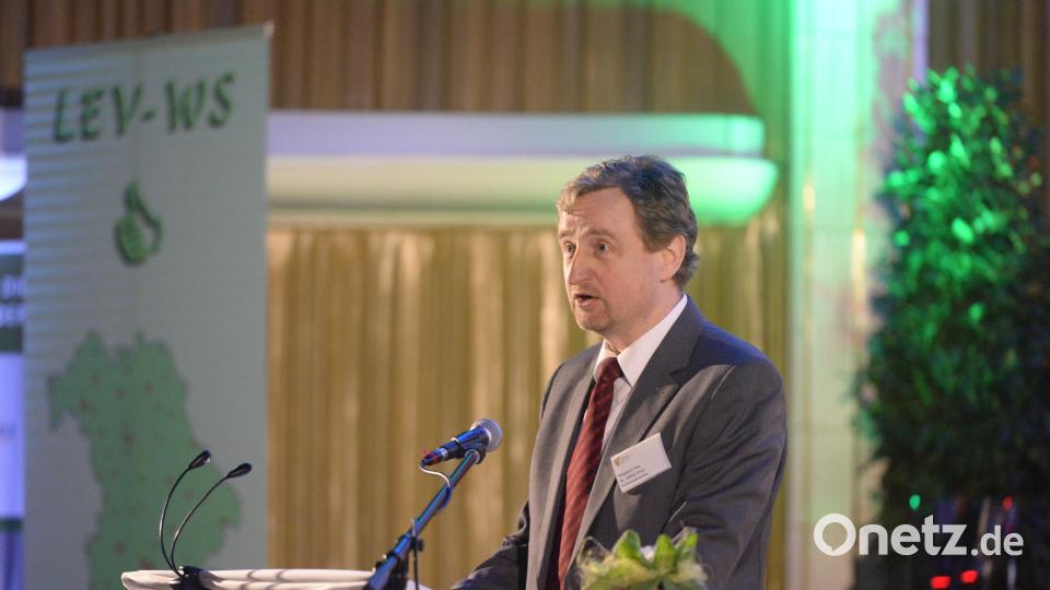 Ministerialrat Alfons Frey sorgte dafür, dass über 750 Lehrer und Lehrerinnen nach Amberg gekommen waren. Bild: Andreas Brückmann