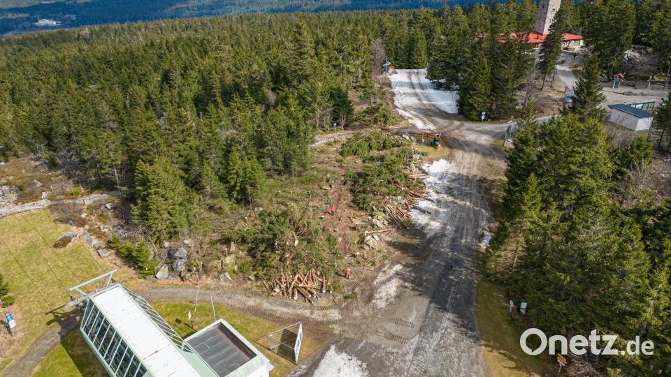 Hier entsteht die neue Pistenanbindung am Gipfel des Ochsenkopfs. Bild: Martin Hertel/exb