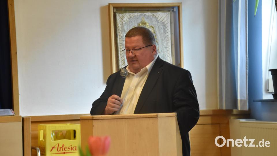 Zusammenlegungen und Energiekosten sind große Themen in der Pfarreiengemeinschaft Windischeschenbach und Neuhaus. Pfarrer Hubert Bartel will mit der Pfarreiengemeinschaft die Großprojekte angehen. Bild: wrm
