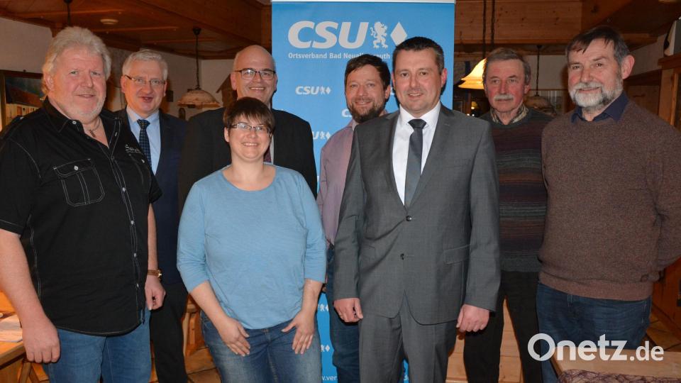 Neu gewählt wurde der Vorstand der CSU Bad Neualbenreuth. Von links Werner Bauer, stellvertretender CSU-Kreisvorsitzender Johannes Reger, Daniela Altnöder, Klaus Meyer, Christian Schnurer, Ortsvorsitzender Christian Hebert, Ferdinand Köstler und Arthur Sommer. Bild: jr