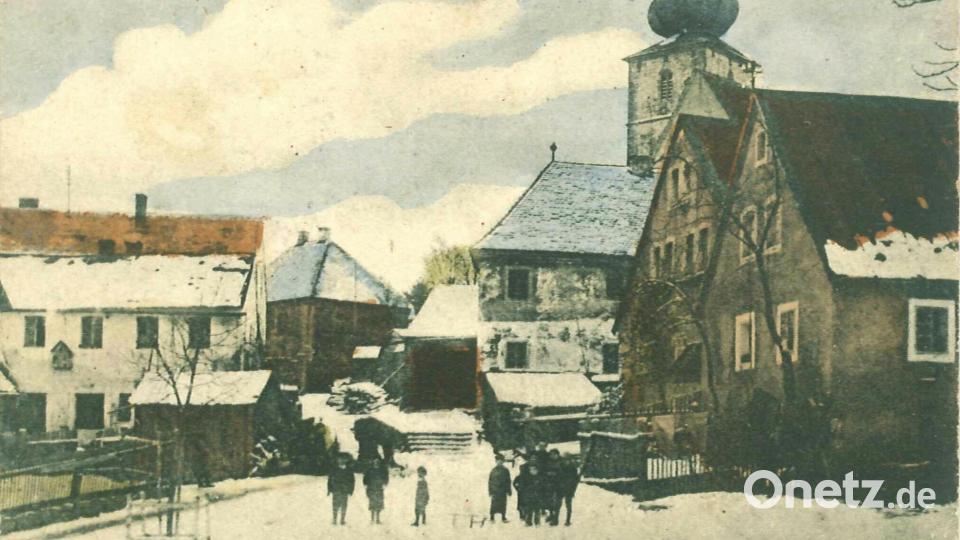 Der Dorfplatz im Jahre 1918. Archivbild: Gemeinde Kastl bei Kemnath/exb