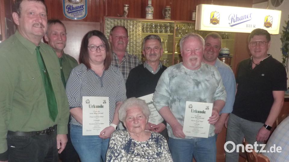 Bei der Generalversammlung des Schützenvereins "Reichenstein" sind einige Mitglieder für ihre langjährige Treue geehrt worden. Bild: Josef Markgraf/exb