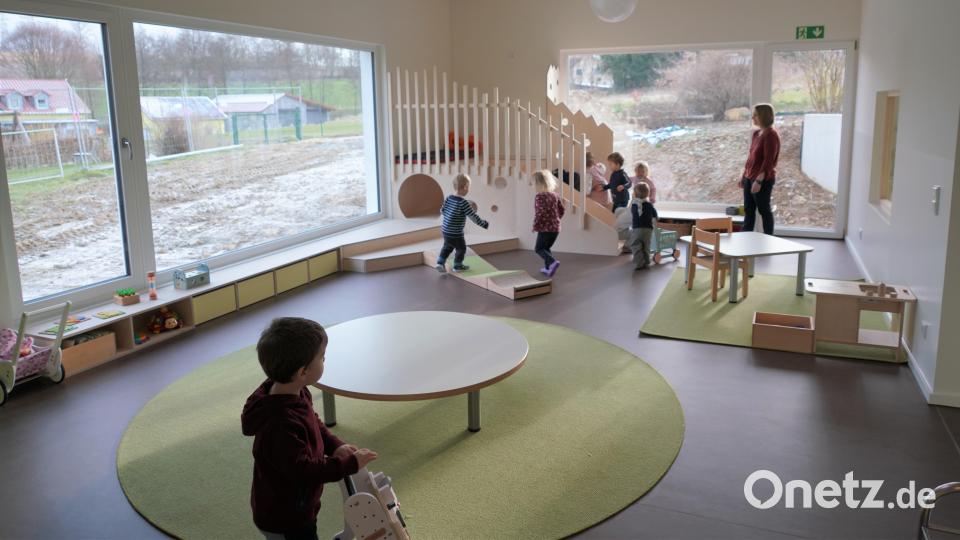 Die Mädchen und Buben fühlen sich in ihren neuen Krippenräumen sofort wohl. Bild: fvo