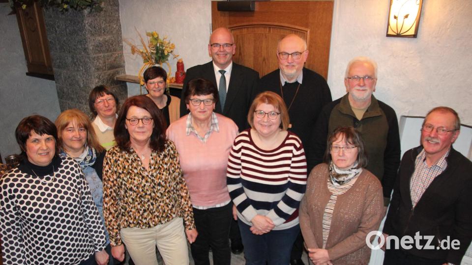 Dieses Vorstandsteam bestimmt in den kommenden vier Jahren die Geschicke der Katholischen Landvolkbewegung im Landkreis Tirschenreuth. Vierte von links Vorsitzende Angelika Franz. Bild: kro
