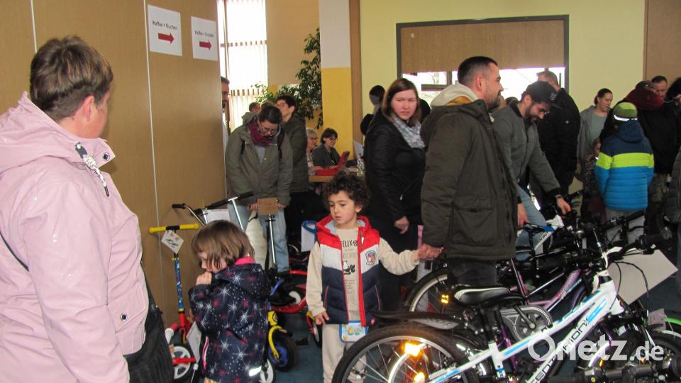 Neben 80 Rädern für Erwachsene stehen über 40 Räder für Kinder sowie Roller und Scooter bereit und finden auch gleich neue Besitzer. Bild: sei