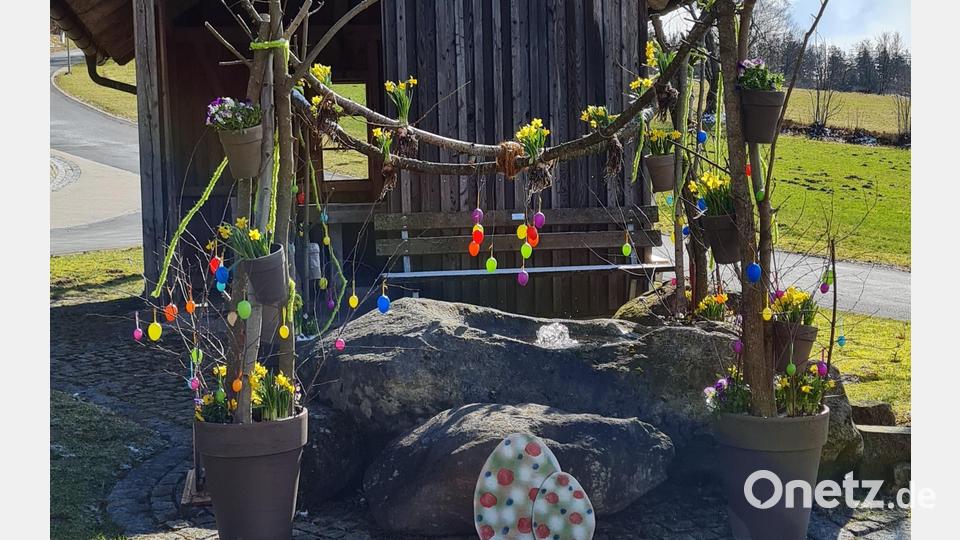 Schnell hatten sich Dorfbewohner und Nachbarn dazu bereit erklärt, mitzuhelfen. Bild: Andrea Träger/exb